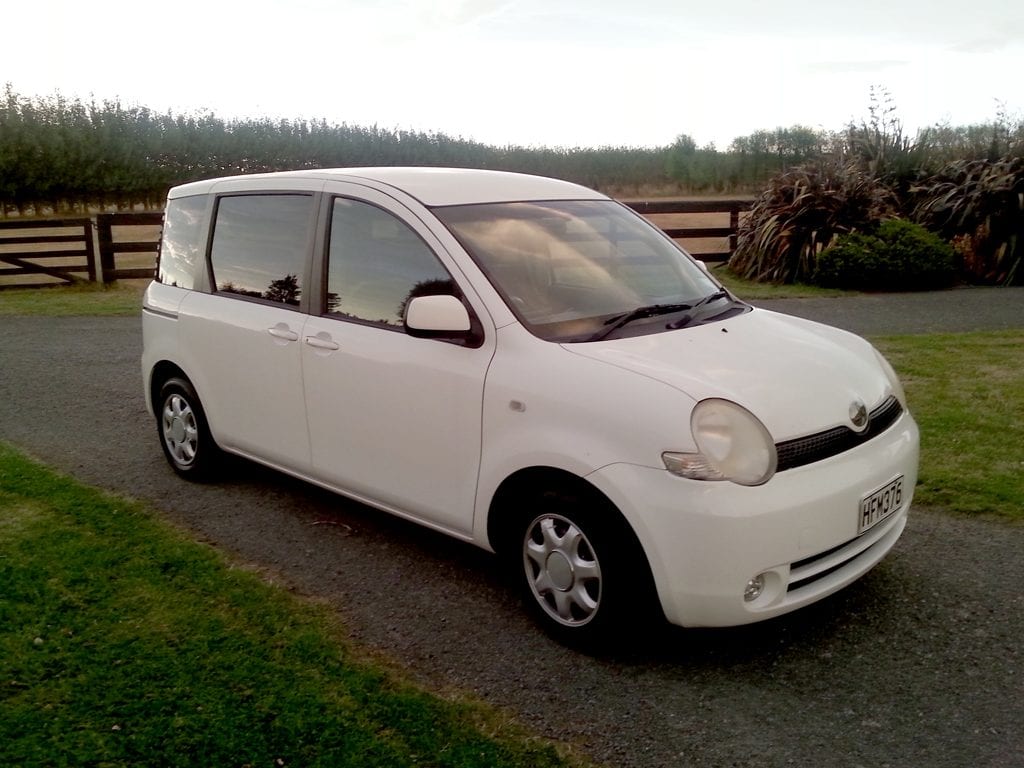 toyota-sienta-exterior-2