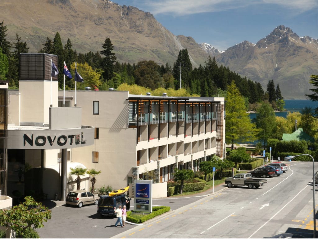 Novotel Queen 1024x768 - Novotel Lakeside Queenstown