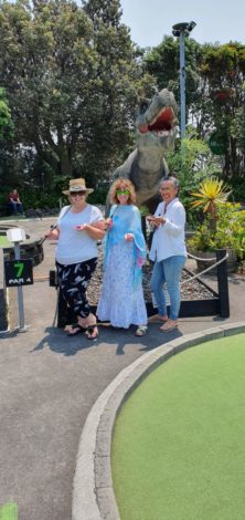 mini golf4 222x470 - mini golf4