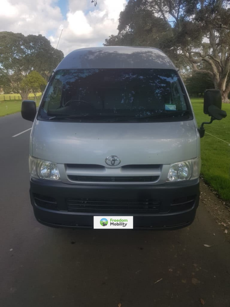 Toyota wheelchair van with Rear Hoist (2)