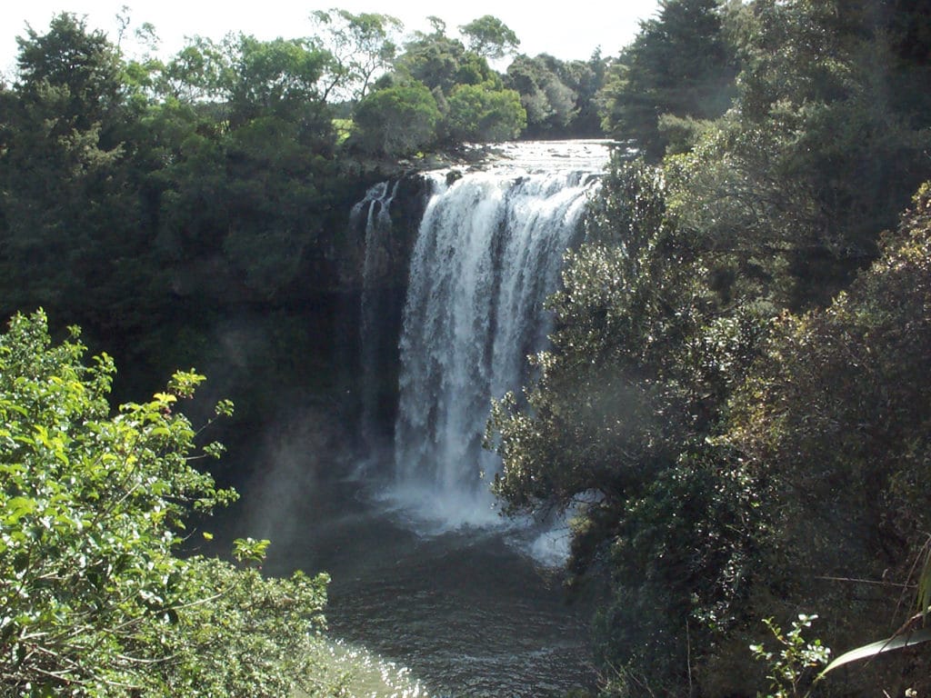Rainbow Falls 1024x768 - Rainbow Falls (Waianiwaniwa)