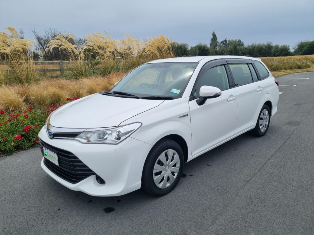 ToyotaFielderHybridExteriorViewLPlogo