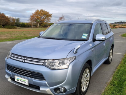 Mitsubishi Outlander 3 scaled 3 420x318 - Mitsubishi Outlander with Push/Rock Hand Controls, Left Foot Accelerator, Plug In Hybrid.